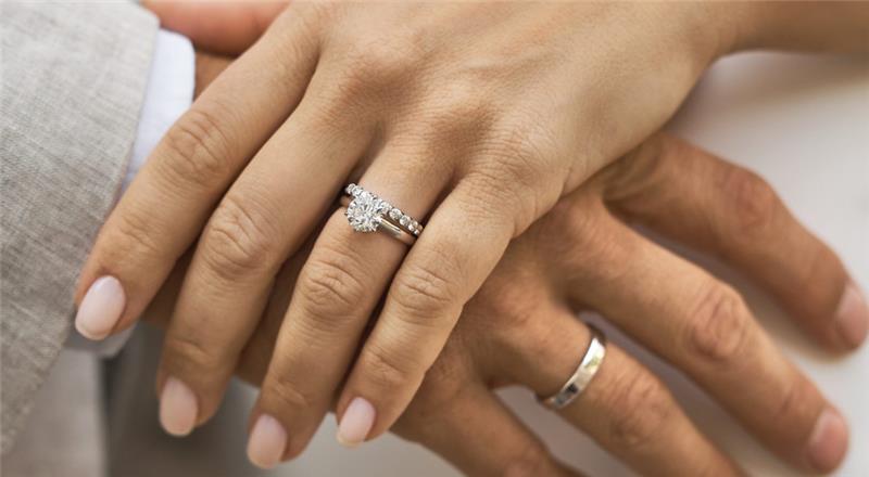 Customize Your Love Story with Personalized Wedding Anniversary Rings