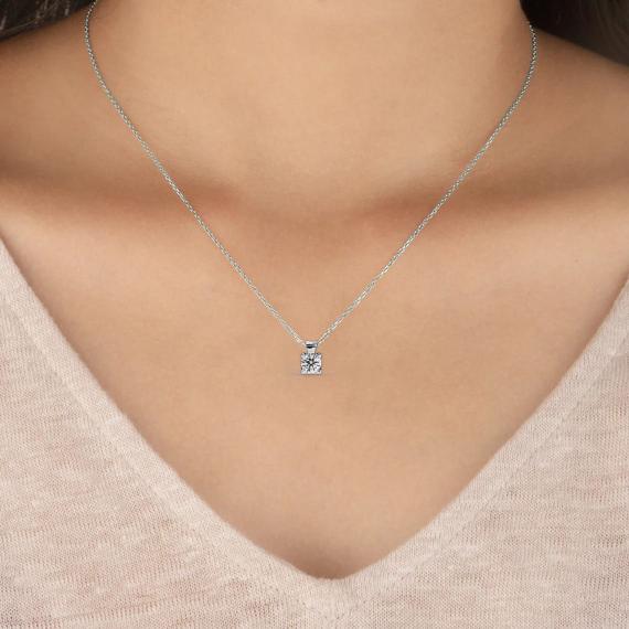 The Sophia Round Solitaire Pendant With Chain